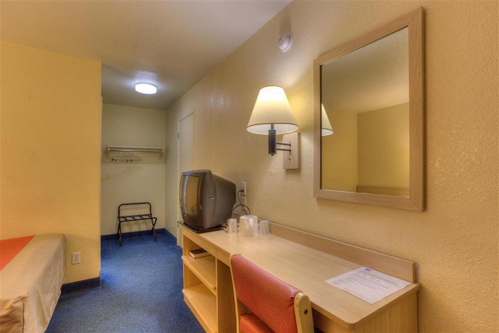 Motel 6-Portland, Or - Central Room photo