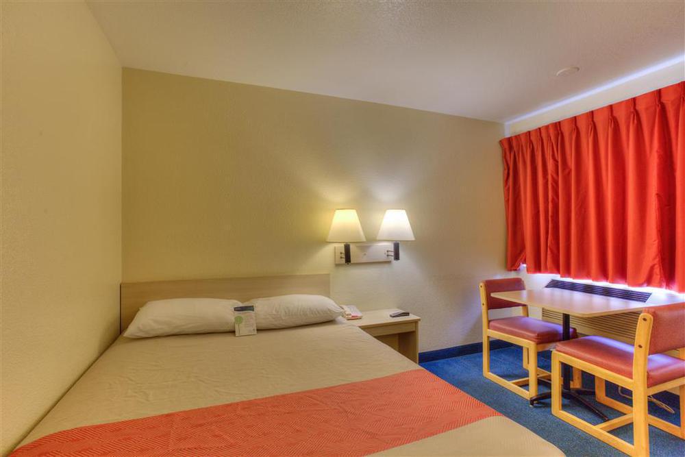 Motel 6-Portland, Or - Central Room photo